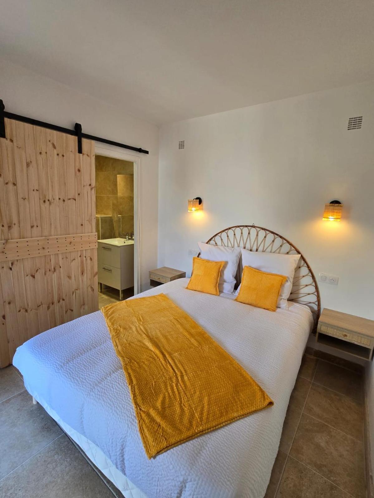 Bed and Breakfast Les Saladelles Сент-Мари-де-ла-Мер Экстерьер фото